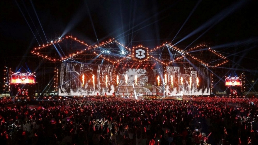 Hơn 50.000 khán giả quẩy từ chiều tới khuya ở 8Wonder - Moments of Wonder