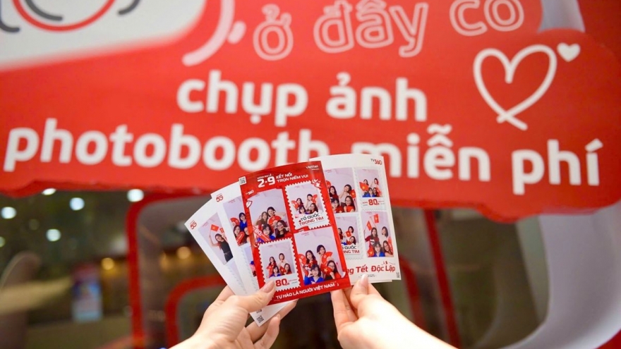 Giới trẻ Hà thành check-in Photobooth miễn phí tại cửa hàng Viettel