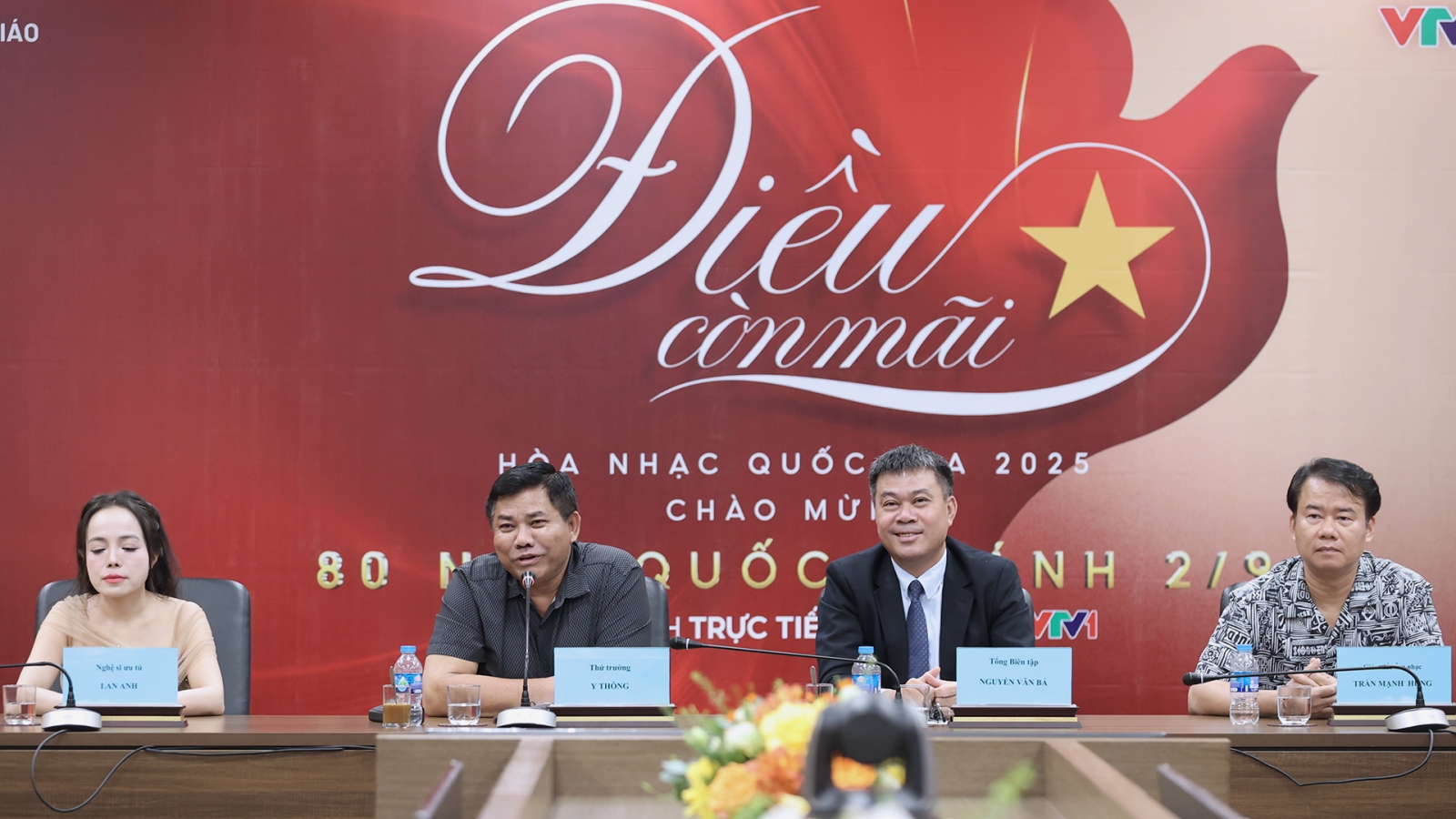 Tùng Dương, Hồng Nhung, Hà An Huy hát trong Hòa nhạc Quốc gia "Điều còn mãi" 2025