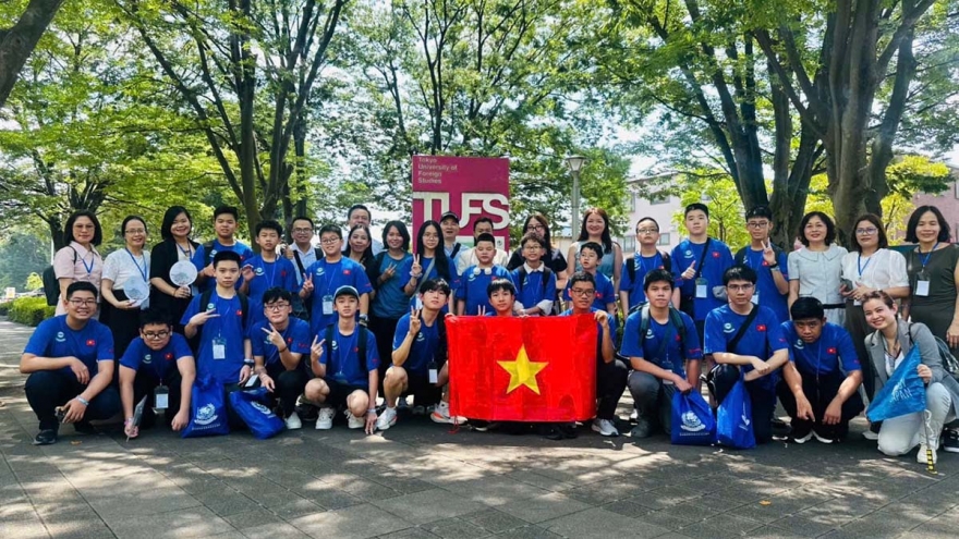 Đoàn học sinh Việt Nam hoàn thành bài thi ở vòng Chung kết quốc tế AIMO 2025 Nhật Bản