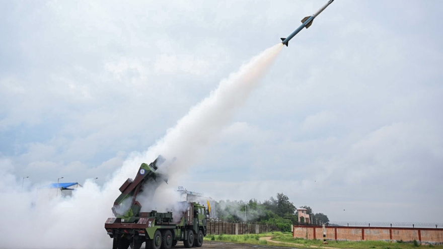 Ấn Độ lần đầu thử nghiệm thành công Hệ thống Vũ khí Phòng không Tích hợp