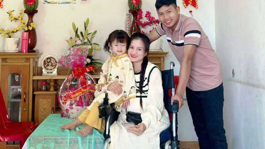 Cô dâu Lâm Đồng ngồi xe lăn vào lễ đường khiến hai họ xúc động, giờ ra sao?