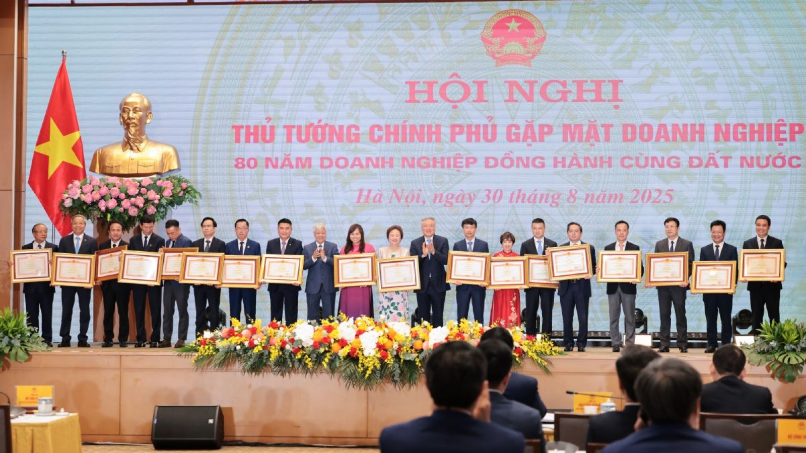 LPBank vinh dự đón nhận Bằng khen của Thủ tướng Chính phủ