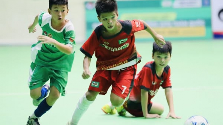 Không còn chú trọng vào điểm số, cha mẹ Việt đang thay đổi cách nuôi con