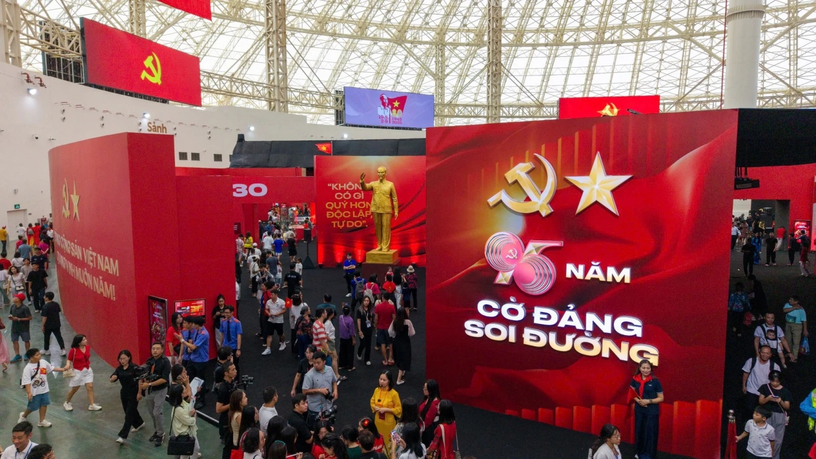 Hơn 230.000 khách check-in Triển lãm thành tựu đất nước quy mô lớn nhất lịch sử