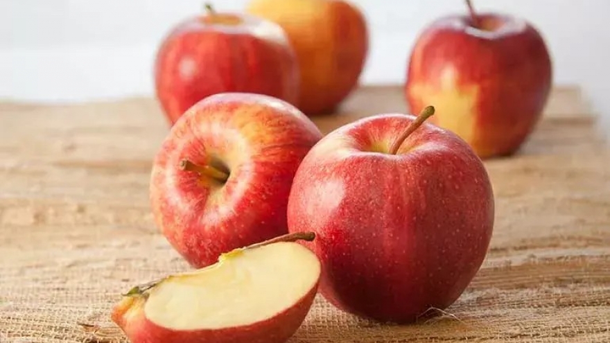 Quả táo bên ngoài tươi rói, bên trong bị thâm có phải để quá lâu?