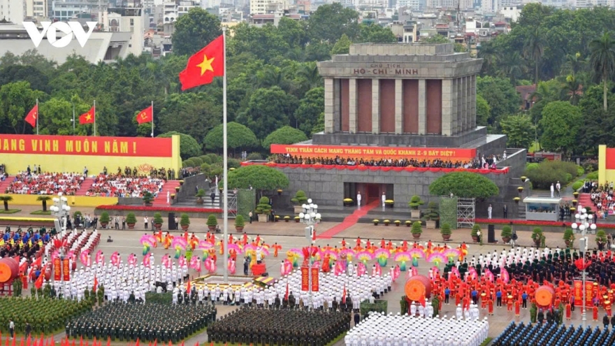 Full-dress rehearsal of National Day parade in spotlight