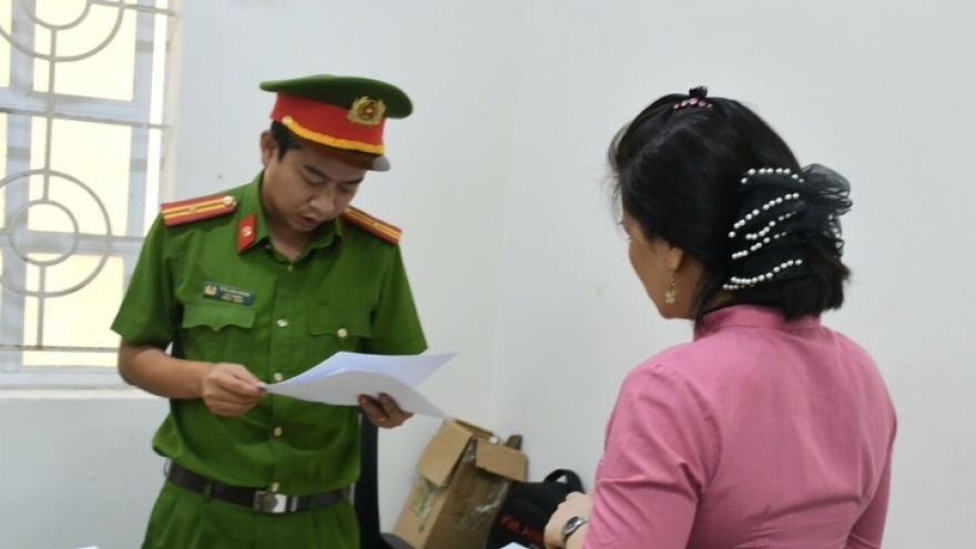 Bắt giam bảo mẫu ném bé trai 14 tháng tuổi xuống nền, chấn thương sọ não