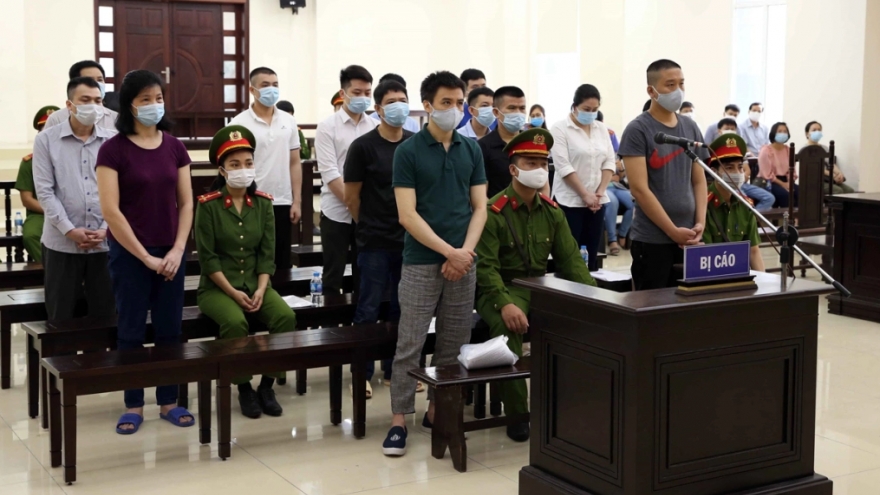 Buôn lậu hơn 16.000 điện thoại, máy tính bảng, chủ tịch và giám đốc SRV lĩnh án