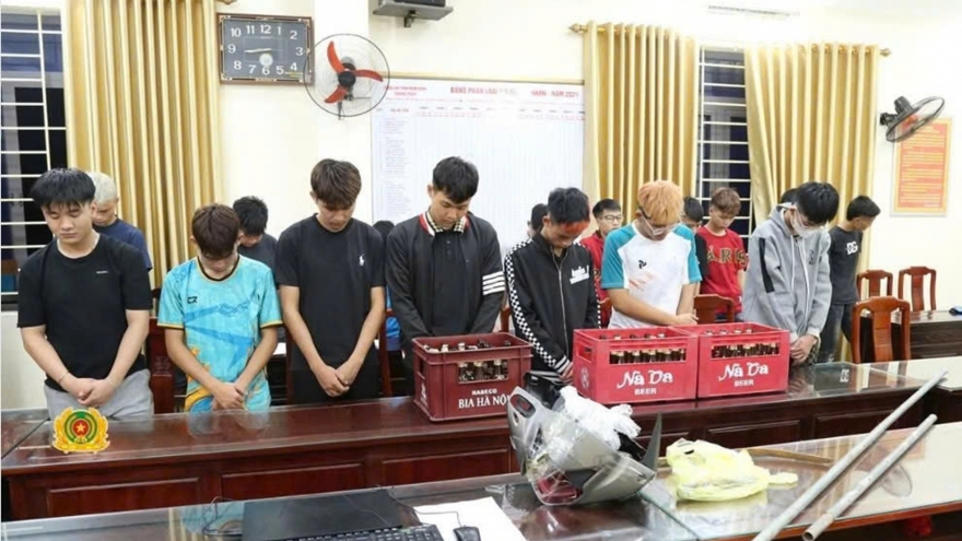 Triệu tập 27 thanh, thiếu niên gây rối, dùng hung khí đánh nhau ở Ninh Bình
