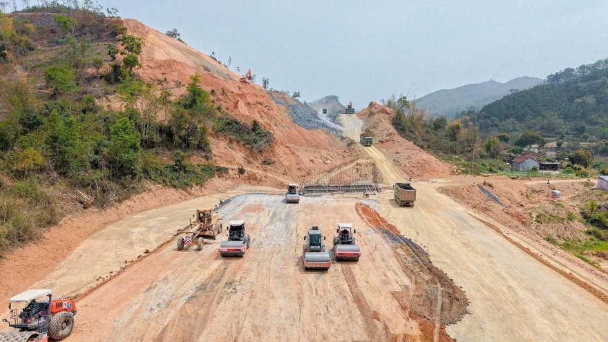 Nỗ lực đưa cao tốc Hữu Nghị - Chi Lăng thông tuyến đúng tiến độ