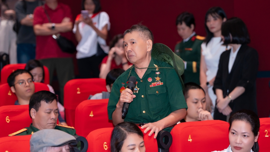 Cựu chiến binh Thành cổ Quảng Trị không cầm được nước mắt khi xem "Mưa đỏ"