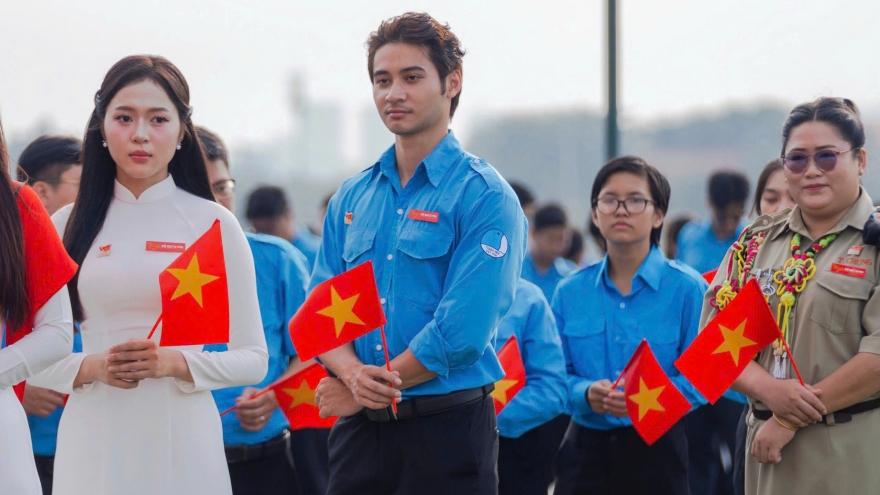 Hàng ngàn thanh niên TP.HCM chào cờ tại 4 địa điểm lịch sử