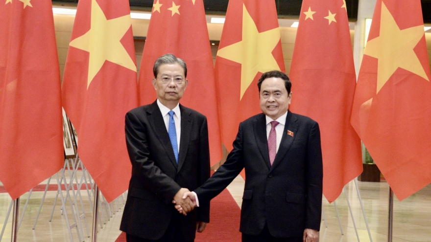 Chủ tịch Quốc hội hội đàm với Ủy viên trưởng Nhân đại toàn quốc Trung Quốc