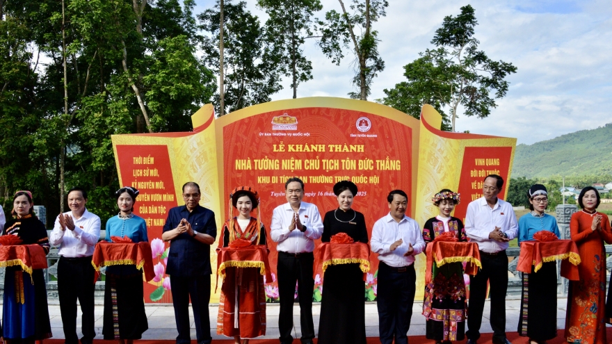 Chủ tịch Quốc hội dự Lễ khánh thành công trình Nhà tưởng niệm Chủ tịch Tôn Đức Thắng