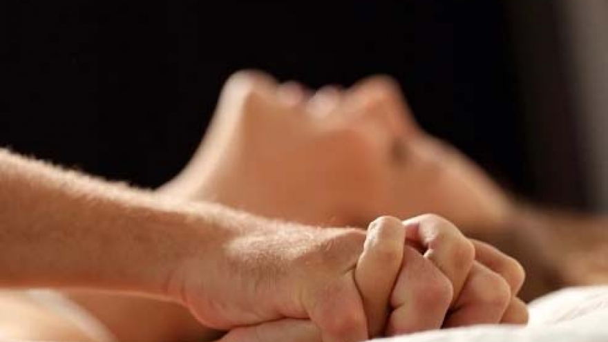 Mới “sống thử” vài tháng mà bạn trai “chưa ra đến chợ đã hết tiền”