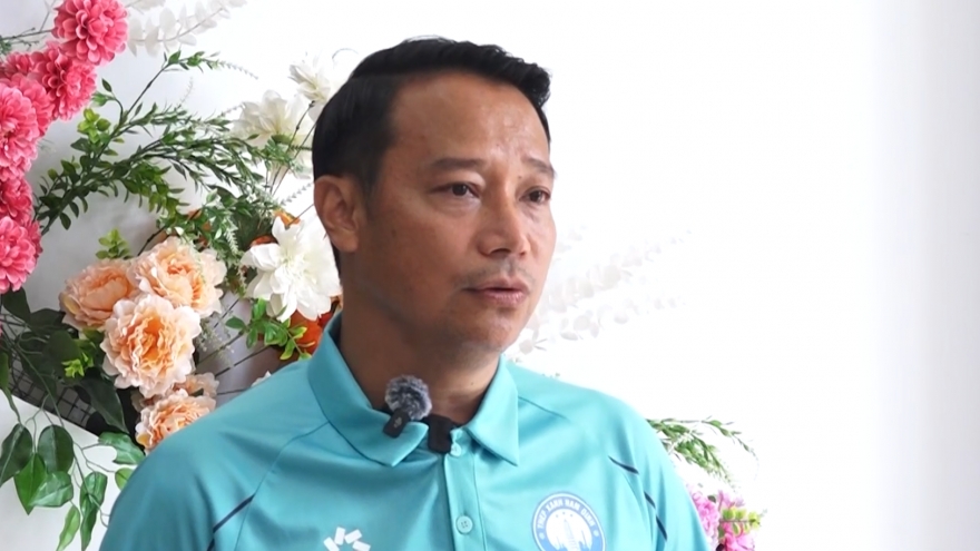 HLV Vũ Hồng Việt nói điều bất ngờ về mục tiêu “khủng” cùng Nam Định mùa giải 2025/26