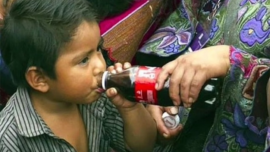 Thị trấn nghiện Coca-Cola do quá nghèo, trẻ nhỏ uống coca thay sữa