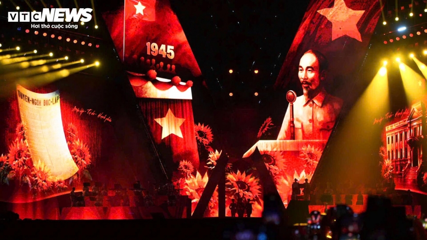 Stunning scenes from national concert celebrating 80 years of National Day