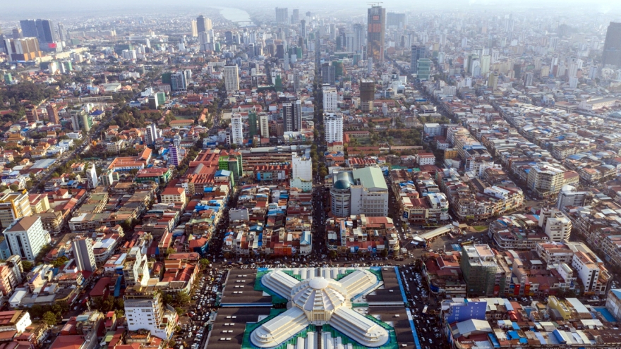 Campuchia hạ dự báo tăng trưởng kinh tế năm 2025 xuống còn 5%