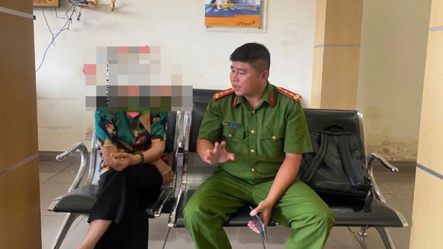 Nóng 24h: Cụ bà suýt mất 1 tỷ đồng vì cuộc gọi giả danh cán bộ viện kiểm sát