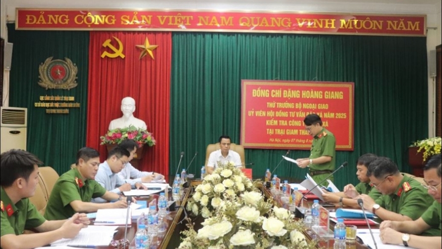 Thứ trưởng Ngoại giao Đặng Hoàng Giang kiểm tra công tác đặc xá năm 2025