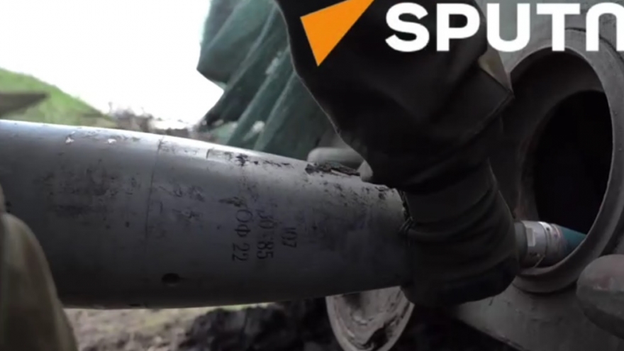 Pháo tự hành của Nga phủ ngụy trang nã chính xác vào mục tiêu đối phương