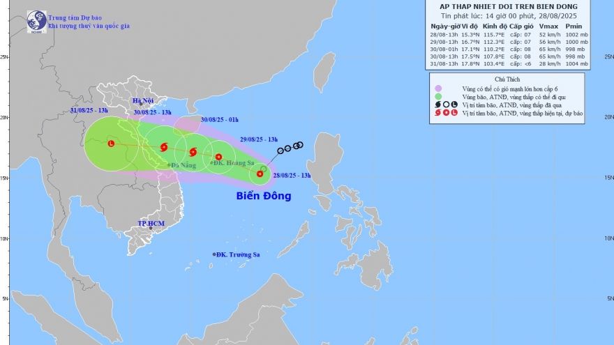 Áp thấp nhiệt đới cách đặc khu Hoàng Sa khoảng 420km