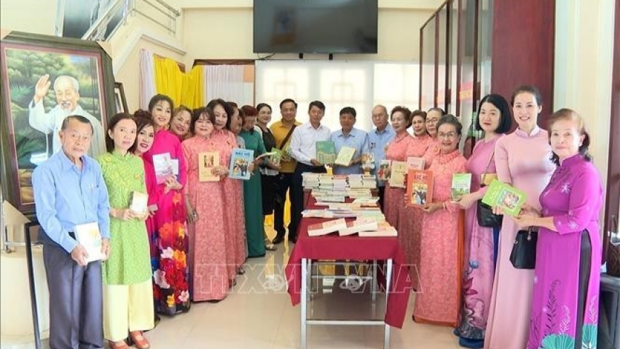 President Ho Chi Minh's bookcase presented to relic site in Thailand's Udon Thani
