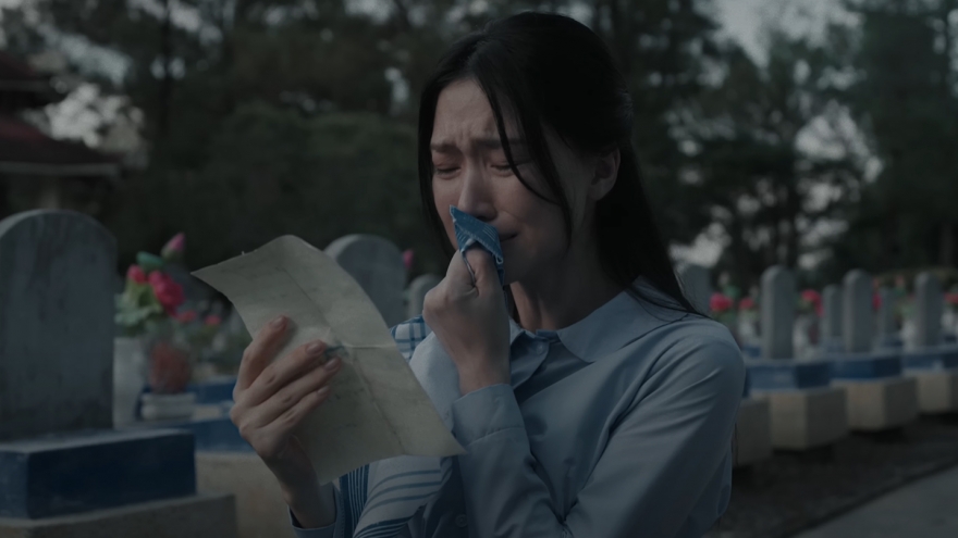 Hòa Minzy bật khóc tưởng nhớ ông nội cựu chiến binh tại buổi ra mắt MV mới