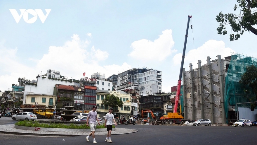 Quảng trường Đông Kinh Nghĩa Thục “khoác áo mới” sau khi phá tòa nhà  “Hàm Cá Mập”