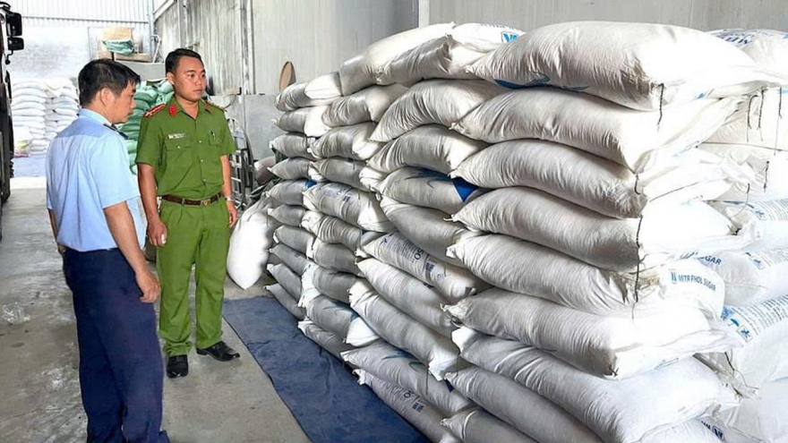 Phát hiện ô tô chở 5 tấn đường tinh luyện nhập lậu tại Gia Lai