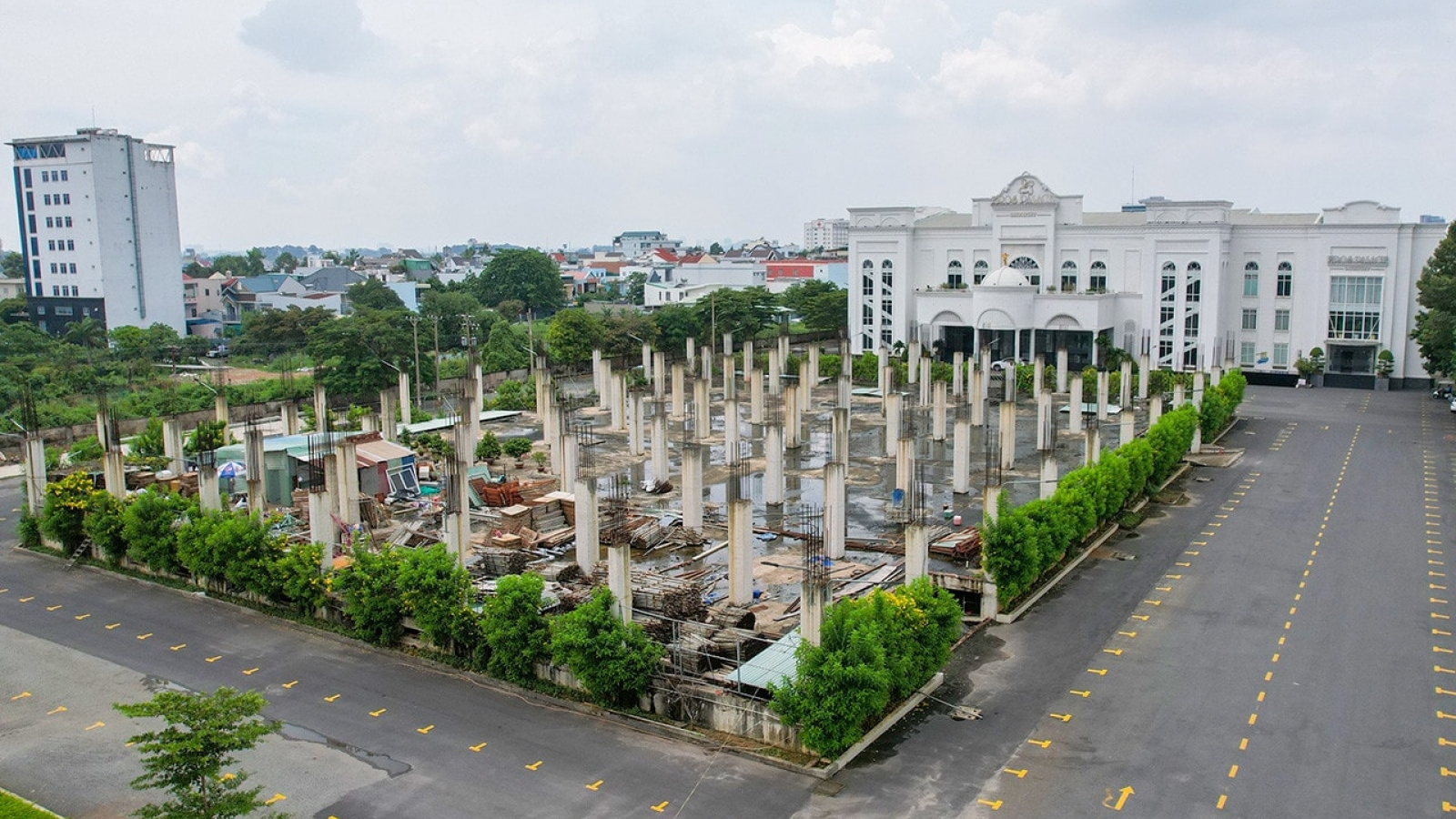 Tháo dỡ khu phức hợp gần 680 tỷ đồng xây không phép trên "đất vàng" tại Đồng Nai