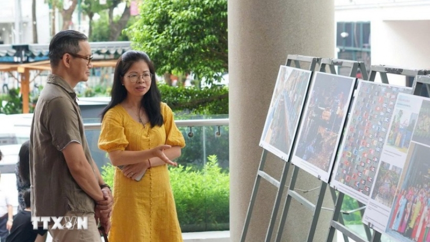 Photo books on celebrations of national reunification, HCM City’s development launched