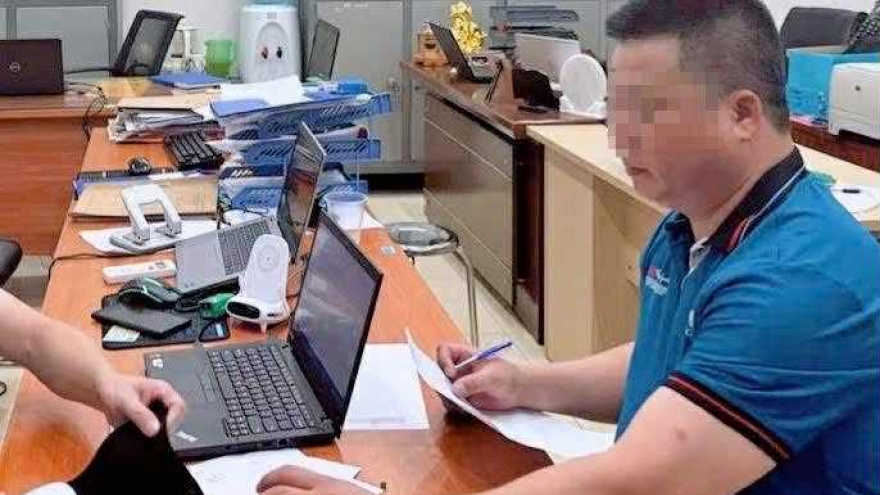 Triệu tập tài xế "rút chìa khoá" xe khách khiến hàng chục người mắc kẹt