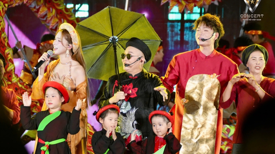 Xuân Hinh, Hòa Minzy thăng hoa trên sân khấu V Concert - Rạng rỡ Việt Nam