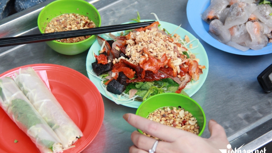 Where to eat in Hanoi on September 2: 4 must-visit food streets