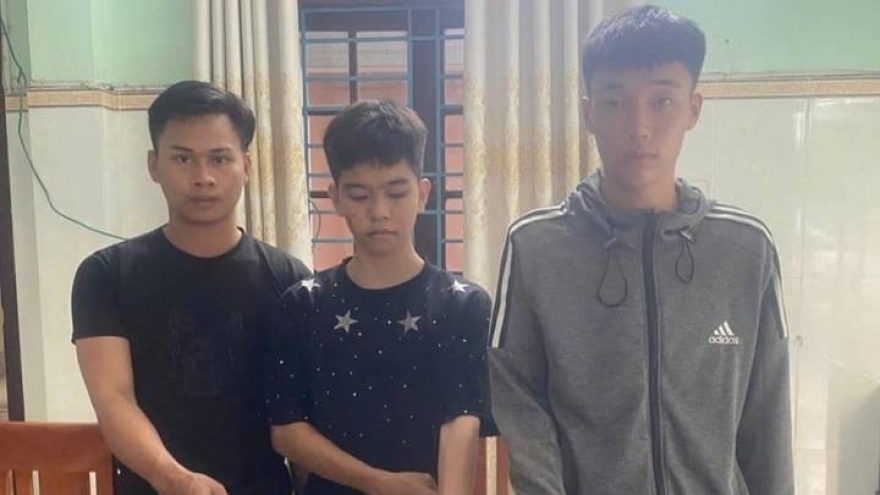 Nhóm thanh niên ngông cuồng, dùng ná cao su bắn bi sắt tấn công ô tô ở Đà Nẵng