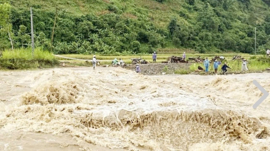 Sơn La: 1 người bị lũ cuốn mất tích khi đi qua suối