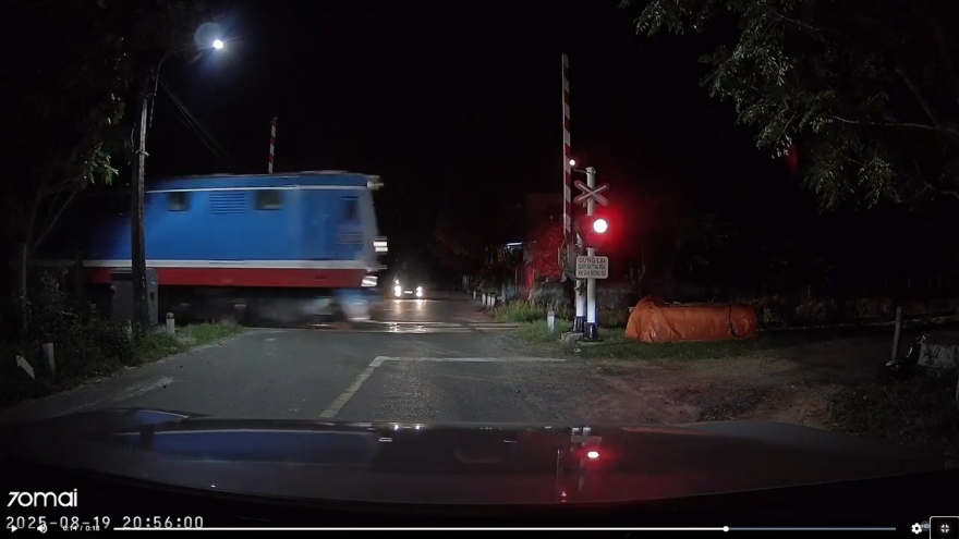 Quảng Trị: Gác chắn đường sắt bất ngờ nâng lên khi tàu đi qua