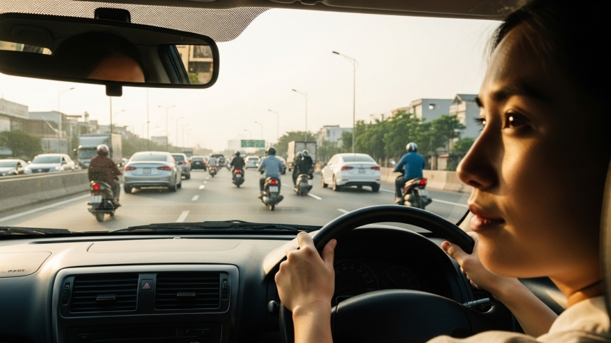 Giữ bình tĩnh khi lái xe trên cao tốc, dễ mà không dễ