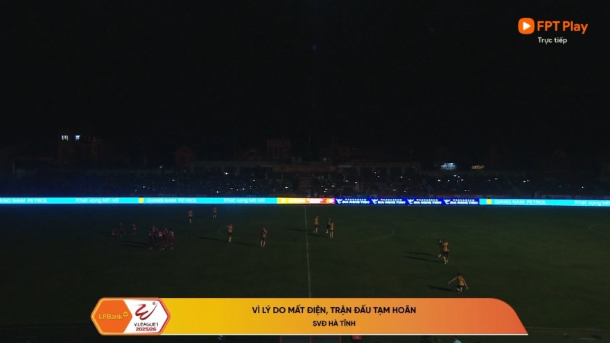 V-League 2025/2026: Sự cố mất điện ở sân Hà Tĩnh, BTC lý giải nguyên nhân