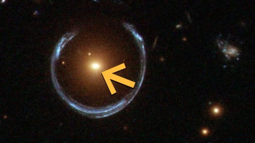 Bí ẩn hố đen "quái vật" có khối lượng gấp 36 tỷ lần Mặt Trời