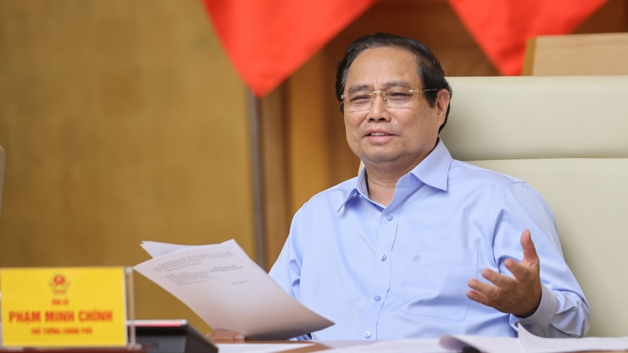 Thủ tướng: Khẩn trương trình Bộ Chính trị hai nghị quyết đột phá về giáo dục và y tế