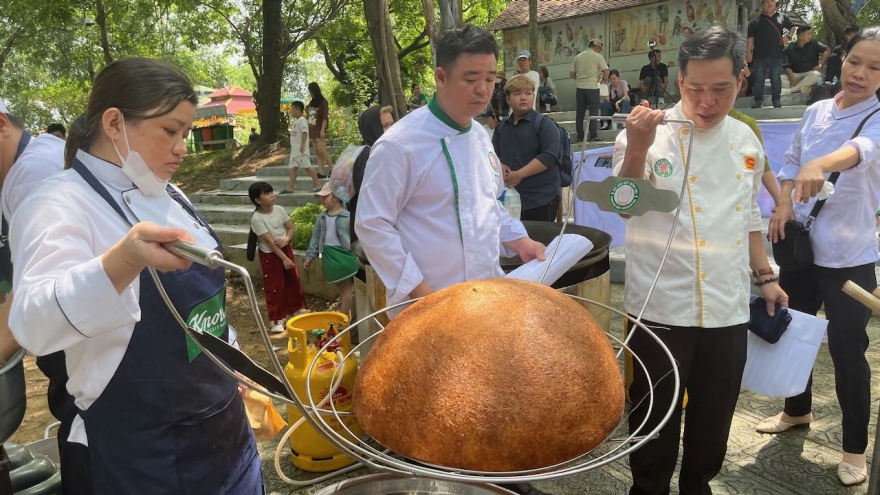 Xác nhận kỷ lục xôi chiên phồng hạt điều lớn nhất Việt Nam