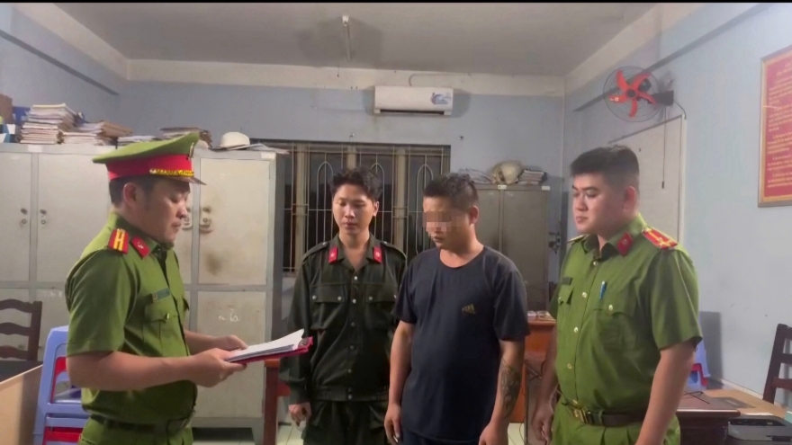 Bắt giữ tài xế xe container lạng lách, đánh võng trên cao tốc ở TP.HCM