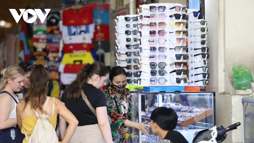 Công dân 24 nước được miễn thị thực khi tới Việt Nam du lịch