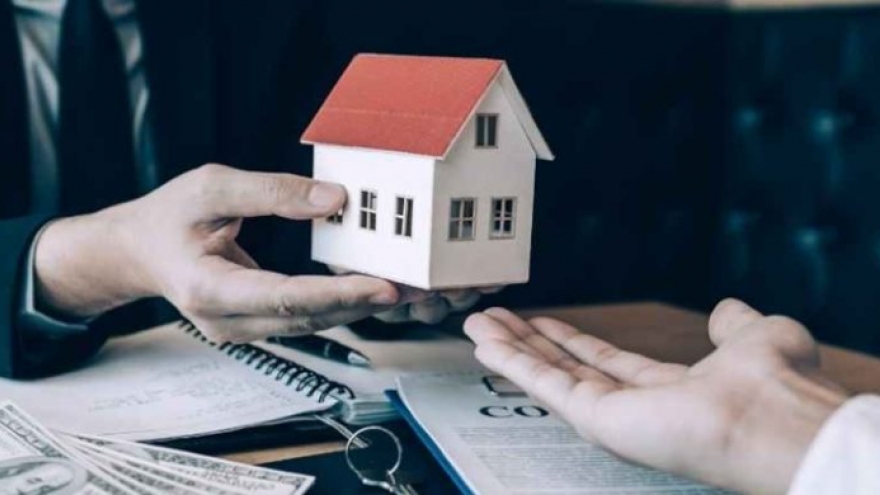 Lấy nhau 3 năm tôi mới biết chồng chia hết tài sản, đất đai cho các con riêng