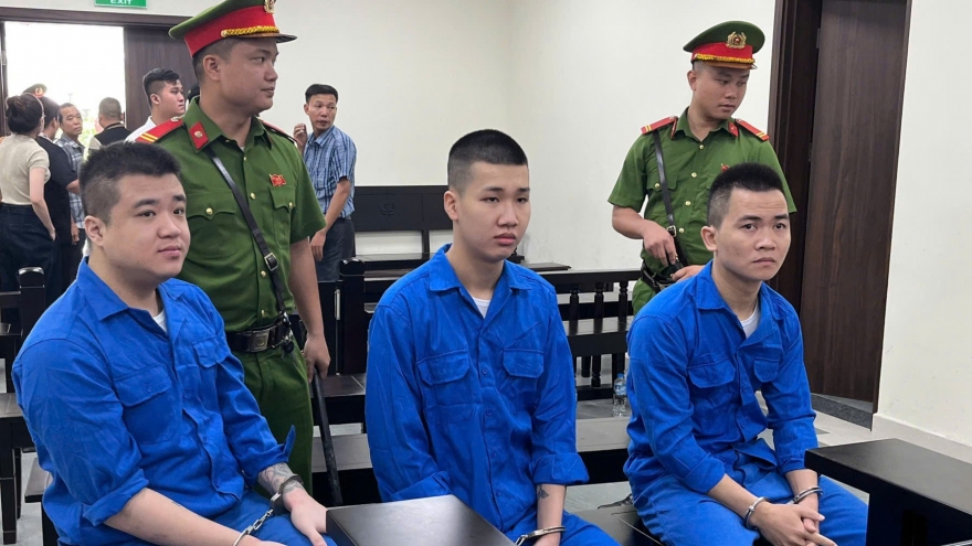 Người đàn ông dùng ma tuý "kẹo" bị tử vong, đồng bọn đưa xác ra bờ đê sông Hồng