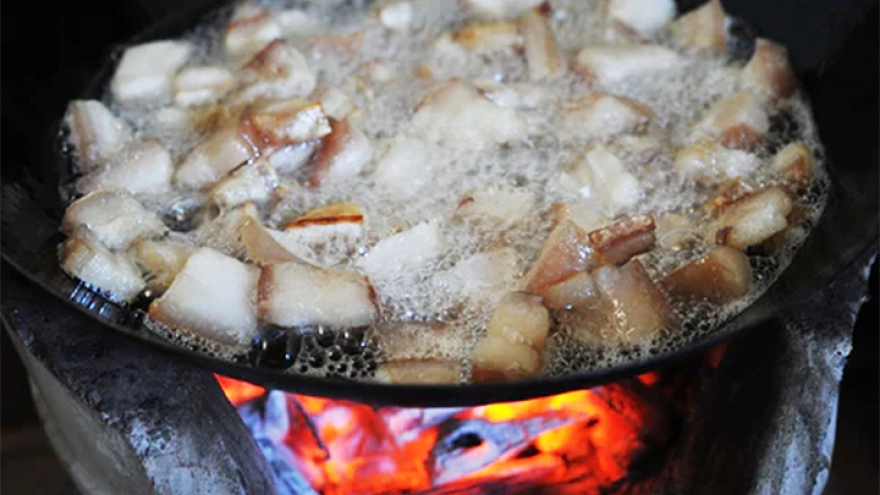 Mẹo rán mỡ lợn trắng muốt, thơm lừng, để lâu không hỏng